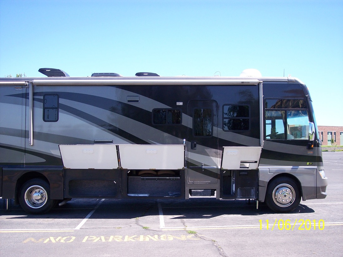 2006 Winnebago Adventurer FSBO in Walla Walla, Washington